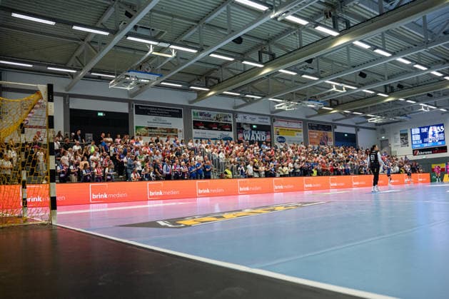 HSG Blomberg-Lippe (GER) vs. TuS Metzingen (GER), Handball, 1. Handball Bundesliga Frauen, Spieltag 2, Saison 2026 2027, Blomberg, 02.09.26 Die Fans der HSG Blomberg-Lippe (GER) feuern die Mannschaft an Blomberg Synflex-Arena an der Ulmenallee Deutschland