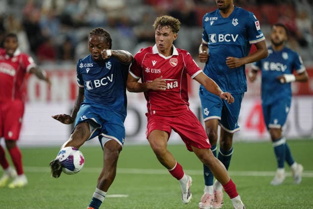 Thun, Switzerland - September 02: Simon Lengen (80 THU) against Brandon Soppy (2 Lausanne) during the Brack Super League match between FC Thun and FC Lausanne at VISANA STADION on September 02, 2026 in Thun, Switzerland. Copyright: xKjetilxWaberx xSPPx Sportspressphoto_SPR222240