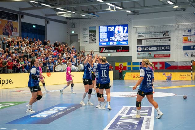 HSG Blomberg-Lippe (GER) vs. TuS Metzingen (GER), Handball, 1. Handball Bundesliga Frauen, Spieltag 2, Saison 2026 2027, Blomberg, 02.09.26 Die Spielerinnen der HSG Blomberg-Lippe (GER) jubeln freuen sich ueber den Sieg gegen TuS Metzingen (GER) Blomberg Synflex-Arena an der Ulmenallee Deutschland