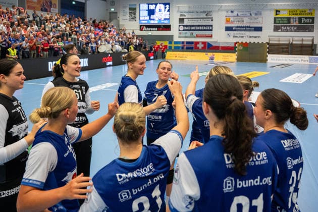 HSG Blomberg-Lippe (GER) vs. TuS Metzingen (GER), Handball, 1. Handball Bundesliga Frauen, Spieltag 2, Saison 2026 2027, Blomberg, 02.09.26 Die Spielerinnen der HSG Blomberg-Lippe (GER) jubeln freuen sich ueber den Sieg gegen TuS Metzingen (GER) Blomberg Synflex-Arena an der Ulmenallee Deutschland