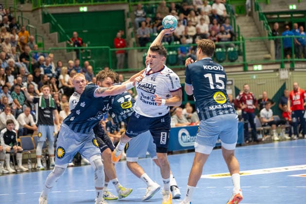 Zweikampf zwischen Gerdas Barbarskas (Bergischer HC 06, 14) und Aymeric Minne (SG Felnsburg Handewitt, 44). Bergischer HC vs. SG Flensburg-Handewitt, Handball, Opel HBL, 02. Spieltag, Saison 2026 2027, 02.09.2026 Bergischer HC vs. SG Flensburg-Handewitt, Handball, Opel HBL, 02. Spieltag, Saison 2026 2027, 02.09.2026 Wuppertal Copyright: xEibner-Pressefoto ThomasxHaeslerx EP_THR