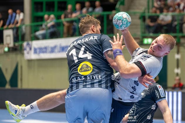 Zweikampf zwischen Gerdas Barbarskas (Bergischer HC 06, 14) und Emil Bergholt (SG Flensburg Handewitt, 14). Bergischer HC vs. SG Flensburg-Handewitt, Handball, Opel HBL, 02. Spieltag, Saison 2026 2027, 02.09.2026 Bergischer HC vs. SG Flensburg-Handewitt, Handball, Opel HBL, 02. Spieltag, Saison 2026 2027, 02.09.2026 Wuppertal Copyright: xEibner-Pressefoto ThomasxHaeslerx EP_THR