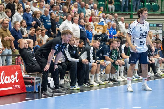 Markus Puetz (Bergischer HC 06, Trainer) gibt seiner Mannschaft Anweisungen. Bergischer HC vs. SG Flensburg-Handewitt, Handball, Opel HBL, 02. Spieltag, Saison 2026 2027, 02.09.2026 Bergischer HC vs. SG Flensburg-Handewitt, Handball, Opel HBL, 02. Spieltag, Saison 2026 2027, 02.09.2026 Wuppertal Copyright: xEibner-Pressefoto ThomasxHaeslerx EP_THR