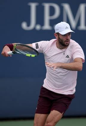 Jacob Fearnley of GB in action 2026 US Open, Day Four, USTA Billie Jean King National Tennis Center, New York, USA - 02 Sep 2026New York USTA Billie Jean King National T New York (NY) United States of America EDITORIAL USE ONLY No use with unauthorised audio, video, data, fixture lists, club league logos or live services. Online in-match use limited to 120 images, no video emulation. No use in betting, games or single club league player publications. Copyright: xEllaxLing Shutterstockx 17124555h