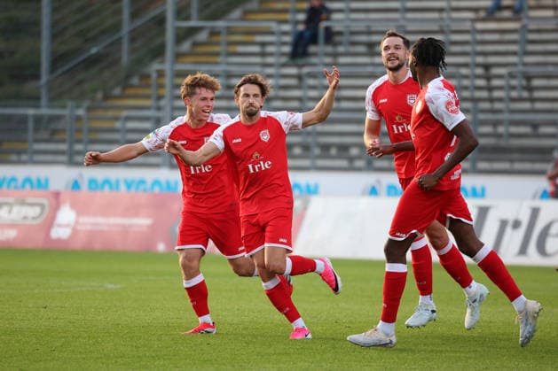 Torjubel um Lucas Cueto (SI) 2. v. li. nach seinem Tor zum 1:0 Fussball Regionalliga West, 6. Spieltag, Sportfreunde Siegen - SC Paderborn 07 U21, U 21 am 02.09.2026 in Siegen Deutschland.