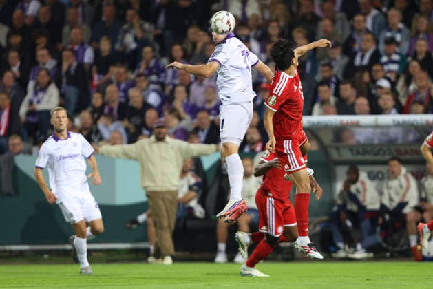 Robin Meissner (VfL Osnabrueck) und Min-jae Kim (FC Bayern Muenchen) im Zweikampf waehrend des DFB-Pokal Spiels zwichen VfL Osnabrueck v FC Bayern Muenchen, Bremer Bruecke am 02. September 2026 in Osnabrueck, Deutschland. (Foto von Oliver Kaelke DeFodi Images) +++ Robin Meissner (VfL Osnabrueck) und Min-jae Kim (FC Bayern Muenchen) battle for the ball during the DFB-Pokal match between VfL Osnabrueck v FC Bayern Muenchen at Bremer Bruecke on September 2, 2026 in Osnabrueck, Germany. (Photo by Oliver Kaelke DeFodi Images) (Photo by Oliver Kaelke DeFodi Images) -