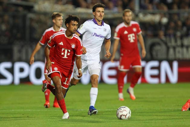 Nathaniel Brown (FC Bayern Muenchen) in Aktion, am Ball, Einzelaktion waehrend des DFB-Pokal Spiels zwichen VfL Osnabrueck v FC Bayern Muenchen, Bremer Bruecke am 02. September 2026 in Osnabrueck, Deutschland. (Foto von Oliver Kaelke DeFodi Images) +++ Nathaniel Brown (FC Bayern Muenchen) controls the ball during the DFB-Pokal match between VfL Osnabrueck v FC Bayern Muenchen at Bremer Bruecke on September 2, 2026 in Osnabrueck, Germany. (Photo by Oliver Kaelke DeFodi Images) (Photo by Oliver Kaelke DeFodi Images) -