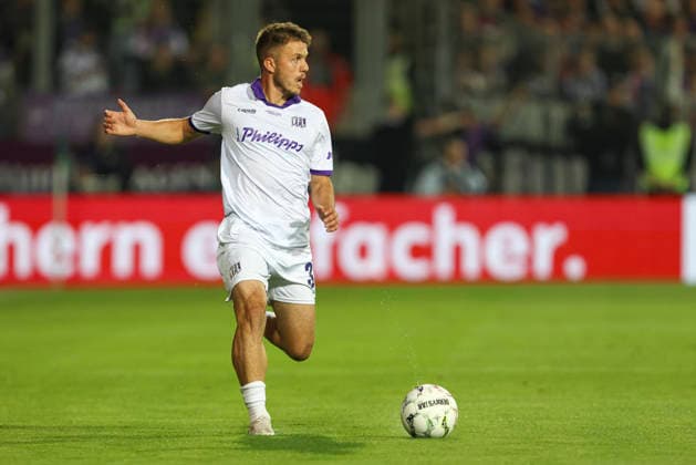 Patrick Kammerbauer (VfL Osnabrueck) in Aktion, am Ball, Einzelaktion waehrend des DFB-Pokal Spiels zwichen VfL Osnabrueck v FC Bayern Muenchen, Bremer Bruecke am 02. September 2026 in Osnabrueck, Deutschland. (Foto von Oliver Kaelke DeFodi Images) +++ Patrick Kammerbauer (VfL Osnabrueck) controls the ball during the DFB-Pokal match between VfL Osnabrueck v FC Bayern Muenchen at Bremer Bruecke on September 2, 2026 in Osnabrueck, Germany. (Photo by Oliver Kaelke DeFodi Images) (Photo by Oliver Kaelke DeFodi Images) -
