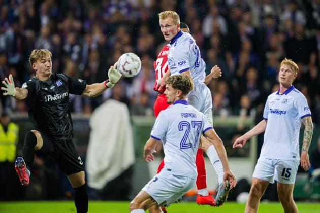02.09.2026 - Fußball, 2026 2027, DFB-Pokal, 1. Hauptrunde, VfL Osnabrück - FC Bayern München: (L-R) Jonas Krumrey (Osnabrück), Ismael Saibari (München), Niklas Wiemann (Osnabrück), Robin Fabinski (Osnabrück), Bjarke Jacobsen (Osnabrück) DFB REGULATIONS PROHIBIT ANY USE OF PHOTOGRAPHS AS IMAGE SEQUENCES AND OR QUASI-VIDEO.