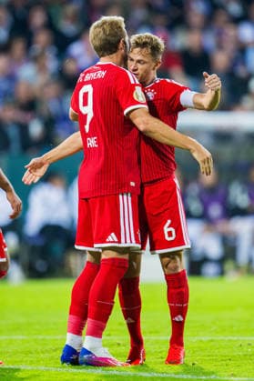 02.09.2026 - Fußball, 2026 2027, DFB-Pokal, 1. Hauptrunde, VfL Osnabrück - FC Bayern München: (L-R) Harry Kane (München) jubelt nach seinem Tor zum 1:1 mit Joshua Kimmich (München) DFB REGULATIONS PROHIBIT ANY USE OF PHOTOGRAPHS AS IMAGE SEQUENCES AND OR QUASI-VIDEO.
