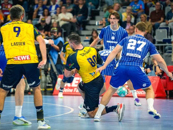 02.09.2026, xwppx, Handball Opel HBL, Rhein-Neckar-Löwen - VfL Gummersbach v.l. Jacob Agent Lassen (Rhein-Neckar Löwen), Jannik Kohlbacher (Rhein-Neckar Löwen), Kristjan HorÅ¾en (VfL Gummersbach) Mannheim