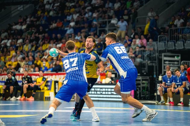 02.09.2026, xwppx, Handball Opel HBL, Rhein-Neckar-Löwen - VfL Gummersbach v.l. Kristjan HorÅ¾en (VfL Gummersbach), Kentin MahÃ (Rhein-Neckar Löwen), Å tÄ›pan Zeman (VfL Gummersbach) Mannheim