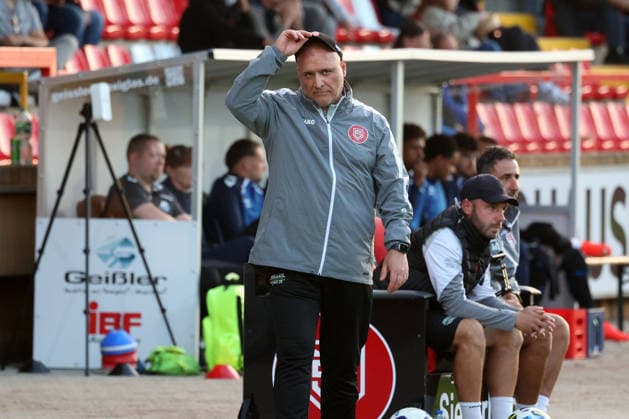 Trainer Volkan Uluc (SI) Fussball Regionalliga West, 6. Spieltag, Sportfreunde Siegen - SC Paderborn 07 U21, U 21 am 02.09.2026 in Siegen Deutschland.