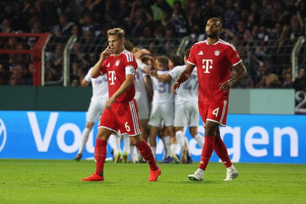 02.09.2026, xrekx, Fussball DFB Pokal 1.Runde, VfL Osnabrueck - FC Bayern München v.l. Joshua Kimmich (FC Bayern Muenchen) Jonathan Tah (FC Bayern Muenchen) Enttäuscht, traurig, frustriert, ratlos, nach dem Tor zum 1:0 Osnabrueck