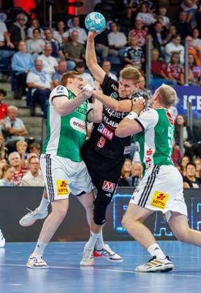 02.09.2026 - Handball - 1. Bundesliga OPEL HBL - Saison 2026 2027 - 02. Spieltag: HC Erlangen Metropolregion Nürnberg HCE - TSV Hannover-Burgdorf ( Die Recken ) - DaMa - xdaxmax - Sander Andreassen Overjordet ( 8, HC Erlangen HCE ) im Angriff