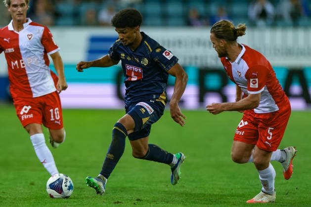 2. September 2026, Fussball, Brack Super League 2026 27, Runde 6, FC Luzern gegen FC Vaduz, Thermoplan Arena, Luzern, Schweiz Tyron Owusu (24, FC Luzern, li) im Zweikampf mit Liridon Berisha (5, FC Vaduz) Photo: Urs Ottiger