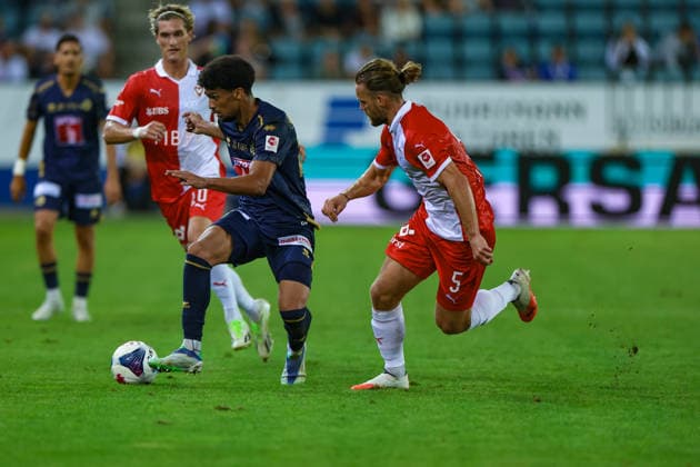 2. September 2026, Fussball, Brack Super League 2026 27, Runde 6, FC Luzern gegen FC Vaduz, Thermoplan Arena, Luzern, Schweiz Tyron Owusu (24, FC Luzern, li) im Zweikampf mit Liridon Berisha (5, FC Vaduz) Photo: Urs Ottiger