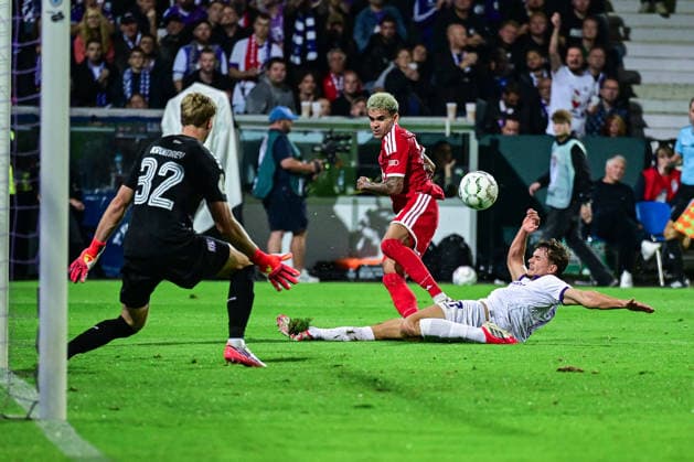 02.09.2026, Fussball, DFB-Pokal, VfL Osnabrück - FC Bayern München, Torchance Luis Diaz (FC Bayern München), Jonas Krumrey (VfL Osnabrück) xRHR-FOTO DEx Copyright: TeresaxKroeger RHR-FOTOx RHR-FOTO DE