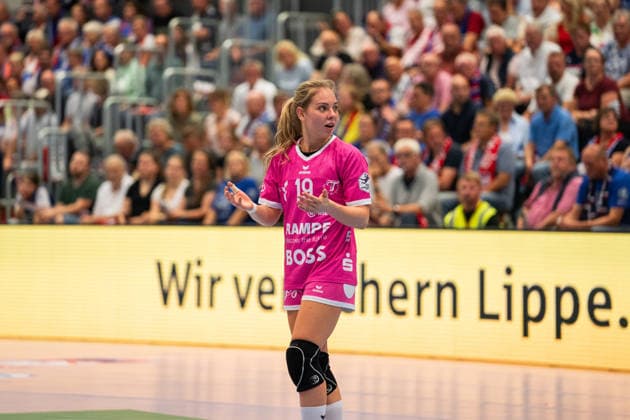 Johanna Farkas (TuS Metzingen, 19) beschwert sich ist unzufrieden HSG Blomberg-Lippe (GER) vs. TuS Metzingen (GER), Handball, 1. Handball Bundesliga Frauen, Spieltag 2, Saison 2026 2027, Blomberg, 02.09.26 Blomberg Copyright: xEibner-Pressefotox EP_