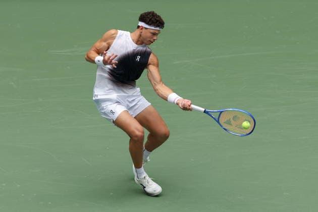 US Open tennis tournament - Day 4 Ben Shelton of the US in action against Hubert Hurkacz of Poland during the Men s Singles second round match of the US Open Tennis Championships in Flushing Meadows, New York, USA, 02 September 2026. FLUSHING MEADOWS NEW YORK United States  Copyright: xBRIANxHIRSCHFELDx