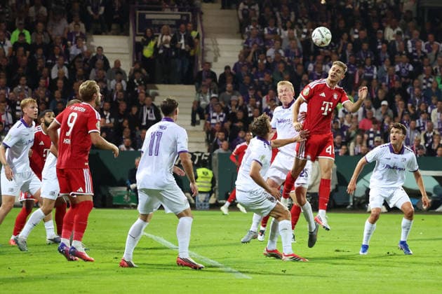 02.09.2026, xrekx, Fussball DFB Pokal 1.Runde, VfL Osnabrueck - FC Bayern München v.l. Niklas Wiemann (VfL Osnabrueck Osnabrück) Josip Stanisic (FC Bayern Muenchen) Zweikampf, Aktion, action, battle for the ball Osnabrueck