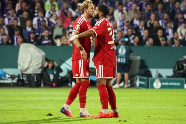 02.09.2026, xrekx, Fussball DFB Pokal 1.Runde, VfL Osnabrueck - FC Bayern München v.l. Torjubel nach dem Tor zum celebrating the goal celebrate 1:1 durch Harry Kane (FC Bayern Muenchen) mit Ismael Saibari (FC Bayern Muenchen) Osnabrueck