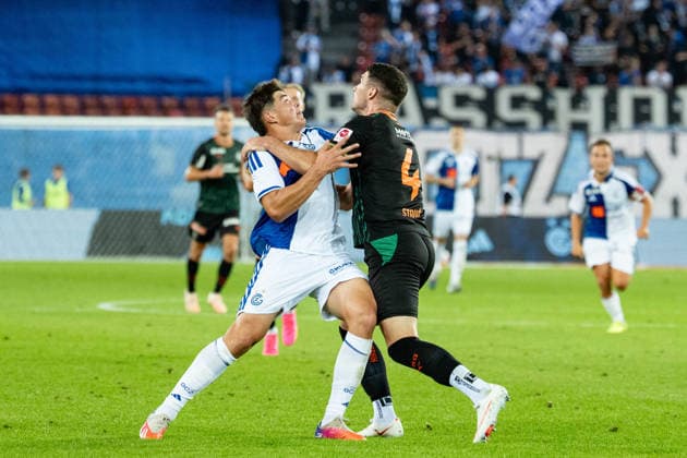 Fussball, Schweiz: Brack Super League, 6. Spieltag: Grasshopper Club Zürich vs. FC St. Gallen 1879, Mittwoch, 02.09.2026 (Stadion Letzigrund, Zürich); Nikolas Muci (9, Grasshopper Club Zürich), Jozo Stanic (4, FC St. Gallen) Copyright: xValentinxDomgjonix
