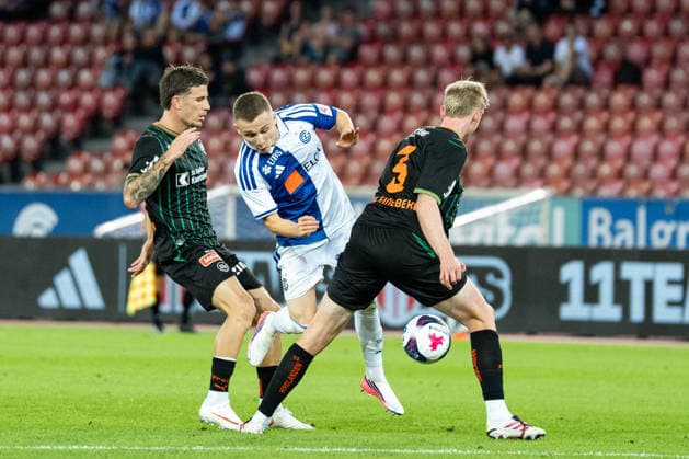 Fussball, Schweiz: Brack Super League, 6. Spieltag: Grasshopper Club Zürich vs. FC St. Gallen 1879, Mittwoch, 02.09.2026 (Stadion Letzigrund, Zürich); Hugo Vandermersch (28, FC St. Gallen), Samuel Krasniqi (17, Grasshopper Club Zürich), Colin Kleine-Bekel (3, FC St. Gallen) Copyright: xValentinxDomgjonix