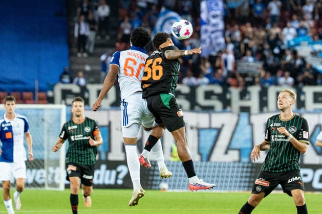 Fussball, Schweiz: Brack Super League, 6. Spieltag: Grasshopper Club Zürich vs. FC St. Gallen 1879, Mittwoch, 02.09.2026 (Stadion Letzigrund, Zürich); Samuele Bengondo (60, Grasshopper Club Zürich), Chima Okoroji (36, FC St. Gallen) Copyright: xValentinxDomgjonix