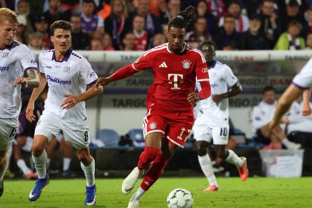 02.09.2026, xrekx, Fussball DFB Pokal 1.Runde, VfL Osnabrueck - FC Bayern München v.l. Leonhard Münst (VfL Osnabrueck Osnabrück) Michael Olise (FC Bayern Muenchen) Zweikampf, Aktion, action, battle for the ball Osnabrueck