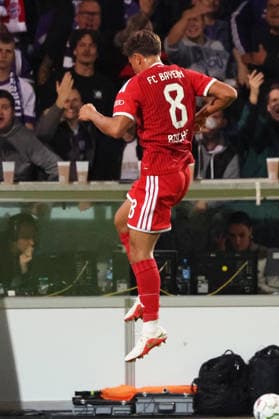 02.09.2026, xrekx, Fussball DFB Pokal 1.Runde, VfL Osnabrueck - FC Bayern München v.l. Torjubel nach dem Tor zum celebrating the goal celebrate 1:2 durch Tom Bischof (FC Bayern Muenchen) Osnabrueck