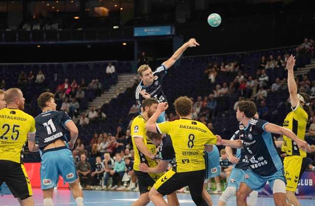 Foto : Torwurf von .... Oliver NORLYK ( Hamburg ) gegen .... Samuel Röthlisberger ( Stuttgart ) Handball Herren 1. Bundesliga 2. Spieltag am Mi. 02.09.2026 Handball 1. Liga HCH Hamburg - TVB Stuttgart 34 - 34