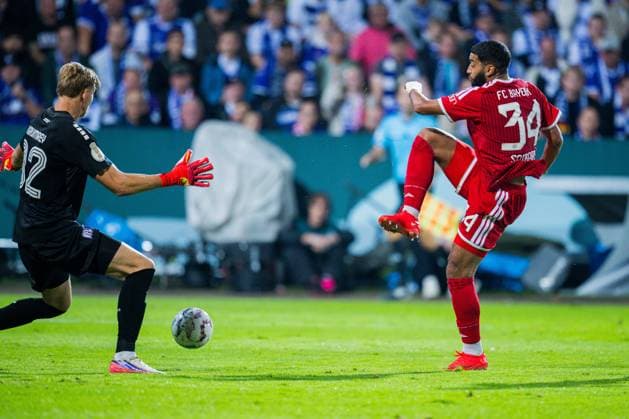 02.09.2026 - Fußball, 2026 2027, DFB-Pokal, 1. Hauptrunde, VfL Osnabrück - FC Bayern München: (L-R) Bernd Riesselmann (Osnabrück), Ismael Saibari (München) DFB REGULATIONS PROHIBIT ANY USE OF PHOTOGRAPHS AS IMAGE SEQUENCES AND OR QUASI-VIDEO.