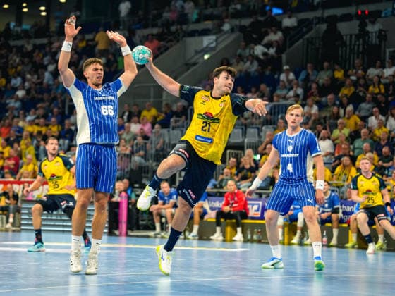 02.09.2026, xwppx, Handball Opel HBL, Rhein-Neckar-Löwen - VfL Gummersbach v.l. Å tÄ›pan Zeman (VfL Gummersbach), Aron Seesing (Rhein-Neckar Löwen), ElliÃ°i Snaer ViÃ°arsson (VfL Gummersbach) Mannheim