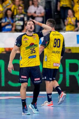 v.li.: Kentin Mahe (RNL, 35), Jannik Kohlbacher (RNL, 80), Spieler der Rhein-Neckar-Löwen, enttäuscht über die Niederlage, Enttäuschung nach dem Schlusspfiff, Highlight, Verlierer, verloren, Frustration, disappointed, pessimistisch, 02.09.2026, Mannheim (Deutschland), Handball, Bundesliga, Rhein-Neckar Löwen - VfL Gummersbach