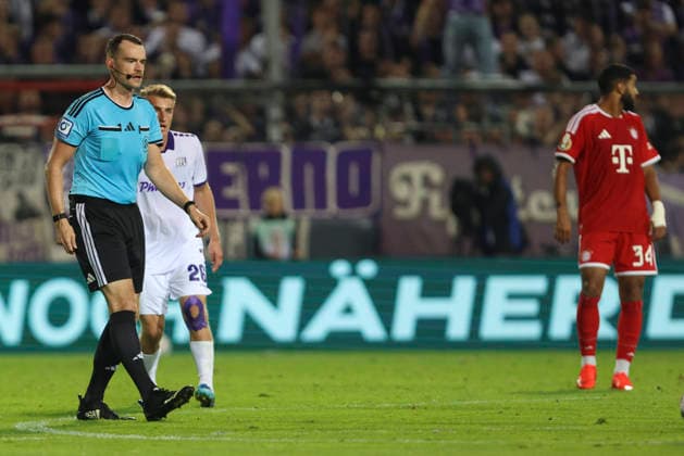 Schiedsrichter Richard Hempel schaut waehrend des DFB-Pokal Spiels zwichen VfL Osnabrueck v FC Bayern Muenchen, Bremer Bruecke am 02. September 2026 in Osnabrueck, Deutschland. (Foto von Oliver Kaelke DeFodi Images) +++ Schiedsrichter Richard Hempel looks on during the DFB-Pokal match between VfL Osnabrueck v FC Bayern Muenchen at Bremer Bruecke on September 2, 2026 in Osnabrueck, Germany. (Photo by Oliver Kaelke DeFodi Images) (Photo by Oliver Kaelke DeFodi Images) -