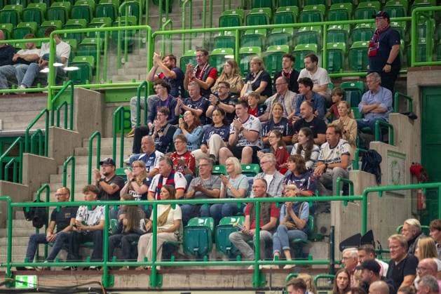 Die Flensburger Fans unterstuetzen ihre Mannschaft. Bergischer HC vs. SG Flensburg-Handewitt, Handball, Opel HBL, 02. Spieltag, Saison 2026 2027, 02.09.2026 Bergischer HC vs. SG Flensburg-Handewitt, Handball, Opel HBL, 02. Spieltag, Saison 2026 2027, 02.09.2026 Wuppertal Copyright: xEibner-Pressefoto ThomasxHaeslerx EP_THR