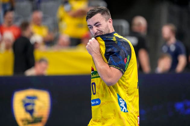 Jannik Kohlbacher (RNL, 80), Spieler der Rhein-Neckar-Löwen, enttäuscht über die Niederlage, Enttäuschung nach dem Schlusspfiff, Highlight, Verlierer, verloren, Frustration, disappointed, pessimistisch, 02.09.2026, Mannheim (Deutschland), Handball, Bundesliga, Rhein-Neckar Löwen - VfL Gummersbach