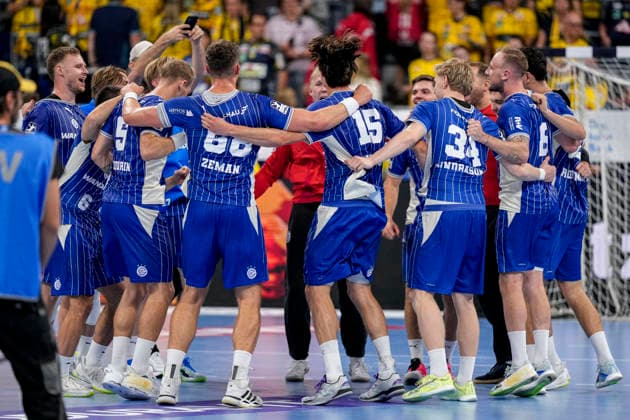 Spieler vom VfL Gummersbach, Jubel nach dem Schlusspfiff, Freude über den Sieg, Sieger, Gewinner, jubelt, jubeln, fröhlich, positiv, freut sich, freuen, optimistisch, Highlight, Action, Aktion, 02.09.2026, Mannheim (Deutschland), Handball, Bundesliga, Rhein-Neckar Löwen - VfL Gummersbach