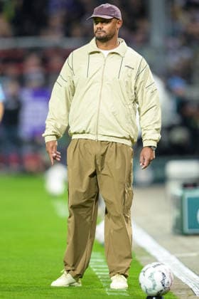Fußball, DFB-Pokal, 20260902, VfL Osnabrück - FC Bayern München. Im Bild Trainer Bayern Vincent KOMPANY. Osnabrück Osnatel Arena Niedersachsen Deutschland Copyright: Passion2Press MarkusxFischerx