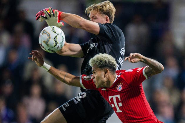 02.09.2026 - Fußball, 2026 2027, DFB-Pokal, 1. Hauptrunde, VfL Osnabrück - FC Bayern München: (L-R) Jonas Krumrey (Osnabrück), Luis Diaz (München) DFB REGULATIONS PROHIBIT ANY USE OF PHOTOGRAPHS AS IMAGE SEQUENCES AND OR QUASI-VIDEO.