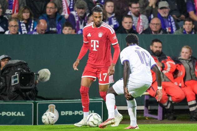 Fußball, DFB-Pokal, 20260902, VfL Osnabrück - FC Bayern München. Im Bild v.l. Michael OLISE (Bayern, 17), Ismail BADJIE (Osnabrück, 10). Osnabrück Osnatel Arena Niedersachsen Deutschland Copyright: Passion2Press MarkusxFischerx