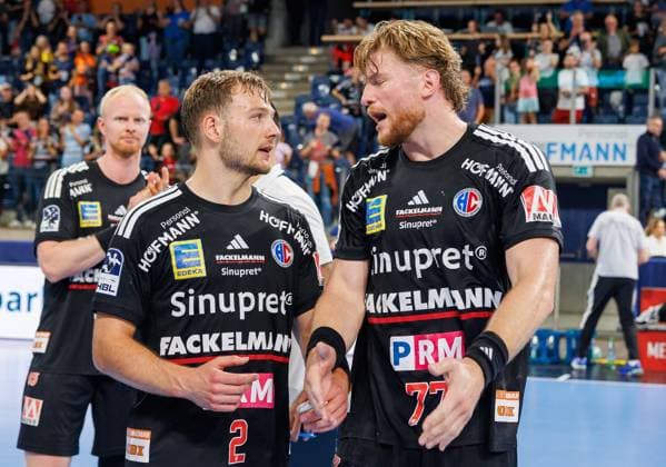 02.09.2026 - Handball - 1. Bundesliga OPEL HBL - Saison 2026 2027 - 02. Spieltag: HC Erlangen Metropolregion Nürnberg HCE - TSV Hannover-Burgdorf ( Die Recken ) - DaMa - xdaxmax - Frieder Bandlow (2, HC Erlangen HCE ) Maciej Gebala (77, HC Erlangen HCE ) enttäuscht Enttäuschung nach Spielende