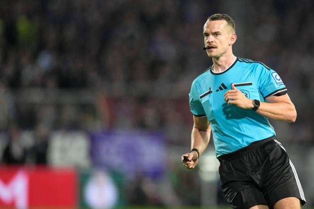 Fußball, DFB-Pokal, 20260902, VfL Osnabrück - FC Bayern München. Im Bild Schiedsrichter Richard HEMPEL. Osnabrück Osnatel Arena Niedersachsen Deutschland Copyright: Passion2Press MarkusxFischerx