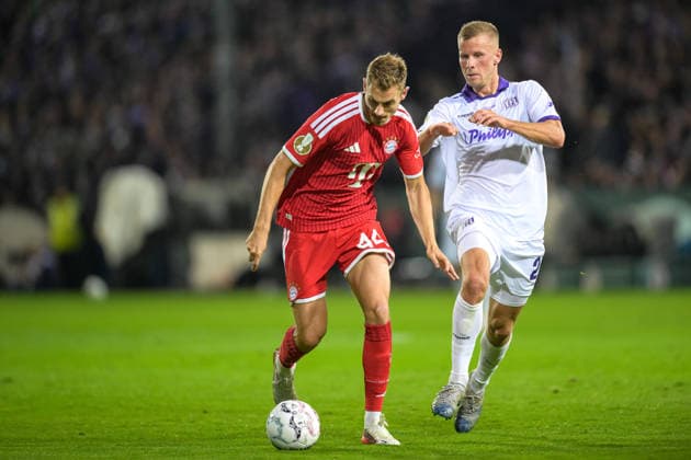 Fußball, DFB-Pokal, 20260902, VfL Osnabrück - FC Bayern München. Im Bild v.l. Josip STANISIC (Bayern, 44), Adrian BECK (Osnabrück, 21). Osnabrück Osnatel Arena Niedersachsen Deutschland Copyright: Passion2Press MarkusxFischerx
