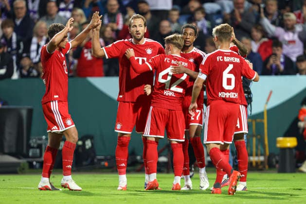 Michael Olise (FC Bayern Muenchen) Torjubel,jubelt mit seiner Mannschaft nach dem Treffer zum 1:3 waehrend des DFB-Pokal Spiels zwichen VfL Osnabrueck v FC Bayern Muenchen, Bremer Bruecke am 02. September 2026 in Osnabrueck, Deutschland. (Foto von Oliver Kaelke DeFodi Images) +++ Michael Olise (FC Bayern Muenchen) celebrates after scoring his team s third goal with teammates during the DFB-Pokal match between VfL Osnabrueck v FC Bayern Muenchen at Bremer Bruecke on September 2, 2026 in Osnabrueck, Germany. (Photo by Oliver Kaelke DeFodi Images) (Photo by Oliver Kaelke DeFodi Images) -