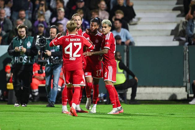 02.09.2026, Fussball, DFB-Pokal, VfL Osnabrück - FC Bayern München, Michael Olise (FC Bayern München) freut sich über das Tor zum 1:3 mit Harry Kane (FC Bayern München) , Luis Diaz (FC Bayern München), Lennart Karl (FC Bayern München) xRHR-FOTO DEx Copyright: TeresaxKroeger RHR-FOTOx RHR-FOTO DE