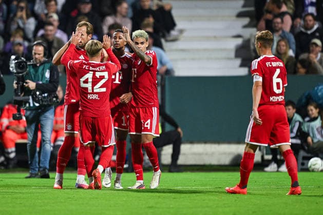 02.09.2026, Fussball, DFB-Pokal, VfL Osnabrück - FC Bayern München, Michael Olise (FC Bayern München) freut sich über das Tor zum 1:3 mit Harry Kane (FC Bayern München) , Luis Diaz (FC Bayern München), Lennart Karl (FC Bayern München) xRHR-FOTO DEx Copyright: TeresaxKroeger RHR-FOTOx RHR-FOTO DE