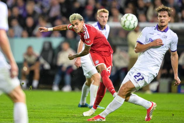 Fußball, DFB-Pokal, 20260902, VfL Osnabrück - FC Bayern München. Im Bild v.l. Luis DIAZ (Bayern, 14), Robin FABINSKI (Osnabrück, 27). Osnabrück Osnatel Arena Niedersachsen Deutschland Copyright: Passion2Press MarkusxFischerx
