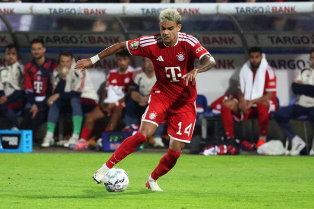 02.09.2026, xrekx, Fussball DFB Pokal 1.Runde, VfL Osnabrueck - FC Bayern München v.l. Luis Diaz (FC Bayern Muenchen) Osnabrueck